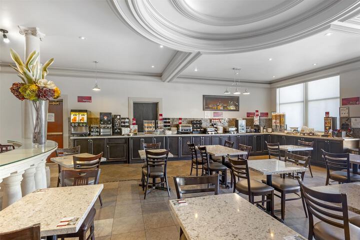 Breakfast area
