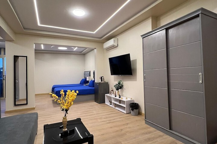 Room 49 of 196