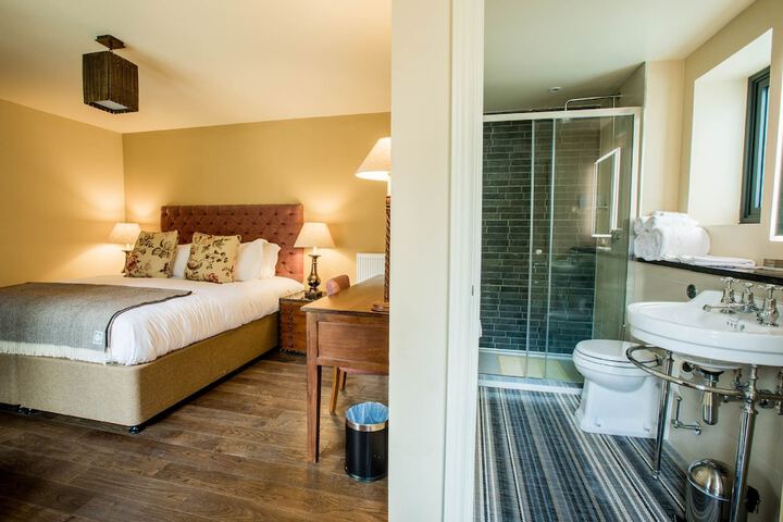 Room 4 of 61