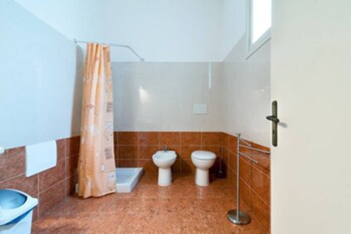 Room 6 of 27
