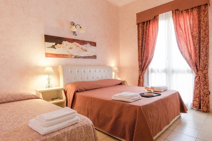 Room 2 of 44