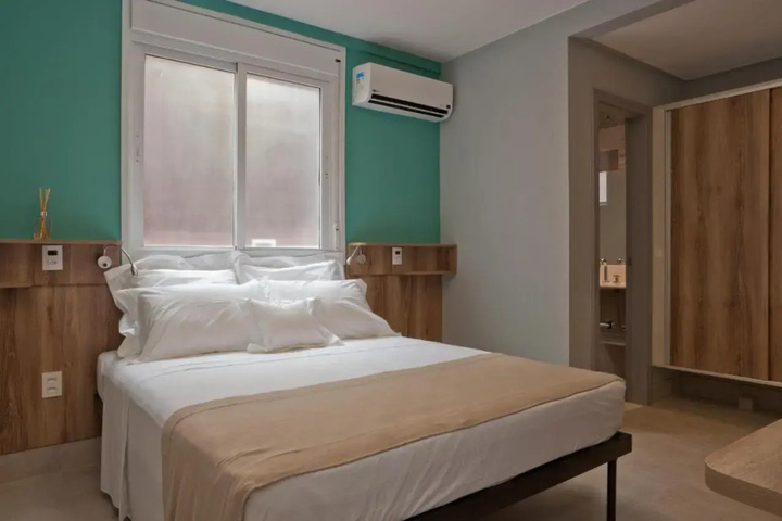 Room 4 of 17