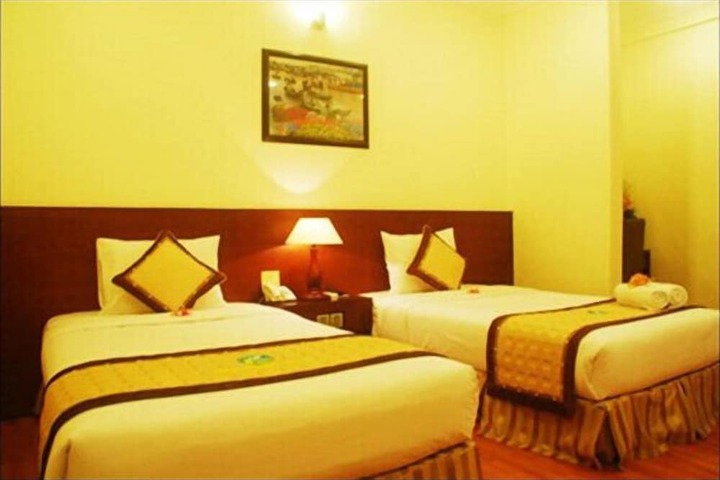 Room 7 of 33