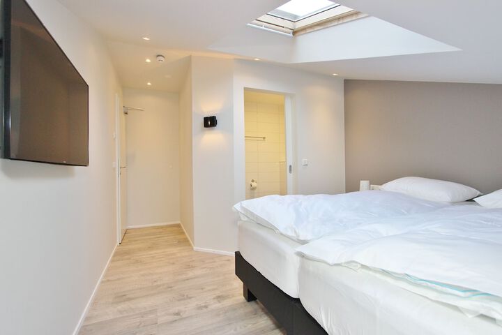 Room 9 of 51