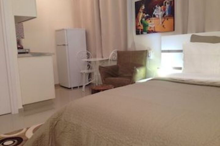 Room 7 of 12
