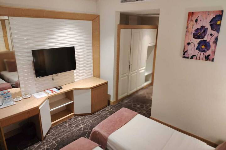 Room 28 of 64