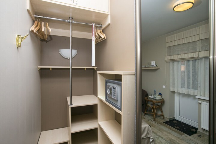 Room 21 of 46