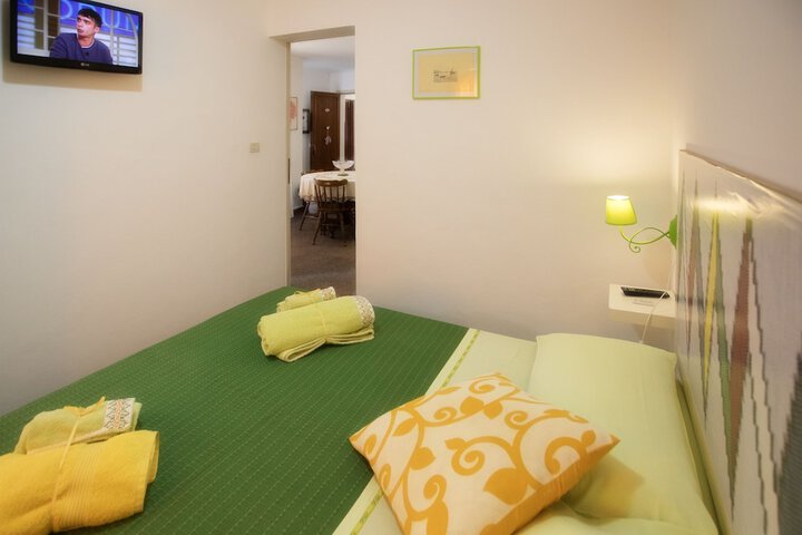 Room 15 of 79