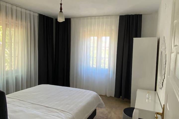Room 4 of 34