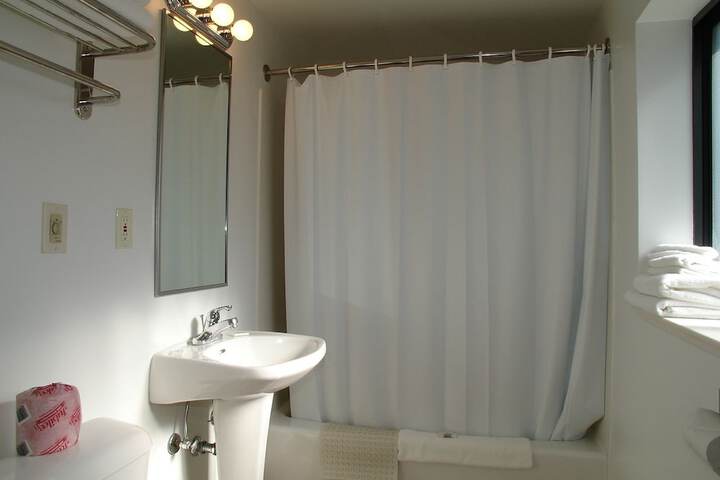 Room 9 of 13