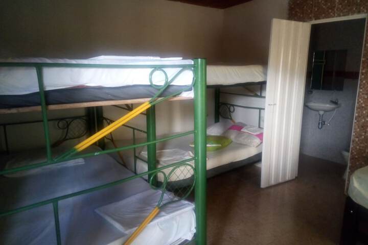 Room 4 of 7
