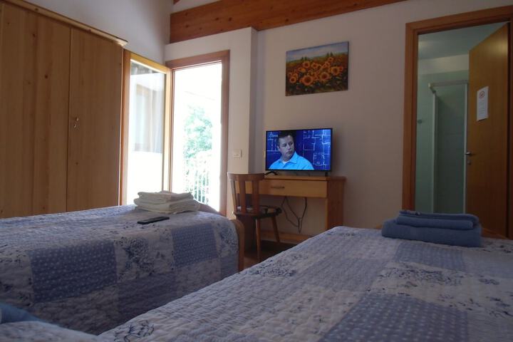 Room 10 of 25