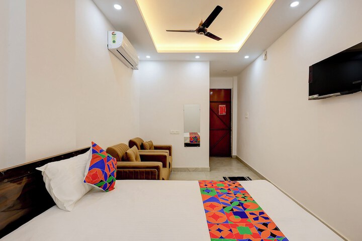 Room 13 of 33