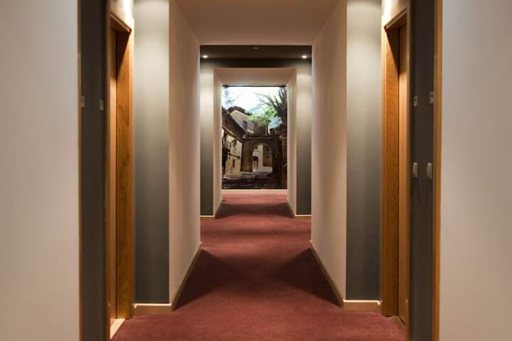 Ballroom/Hall 34 of 39