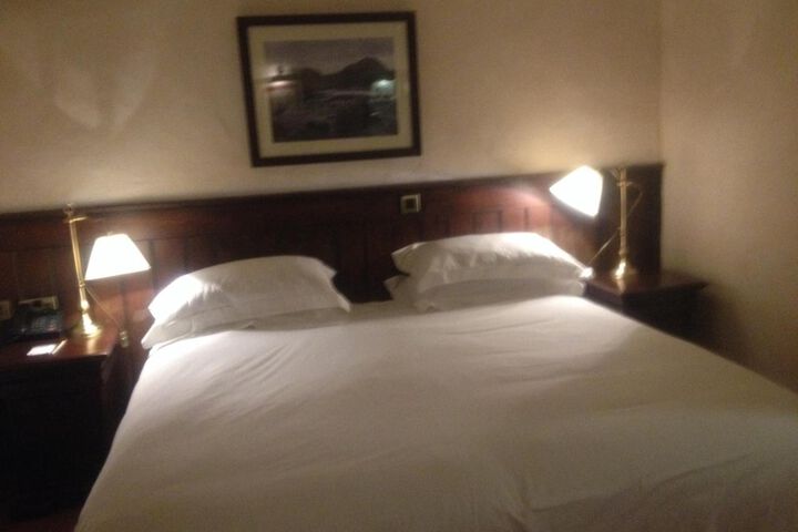 Room 10 of 35