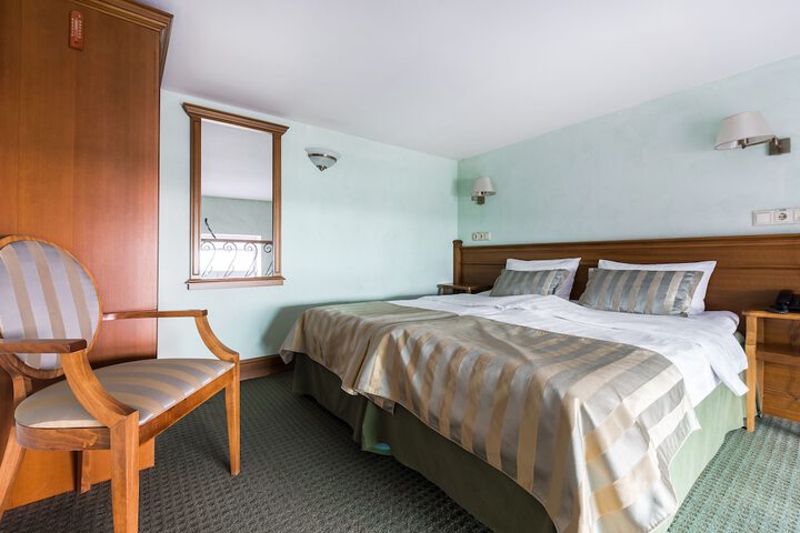 Room 10 of 75