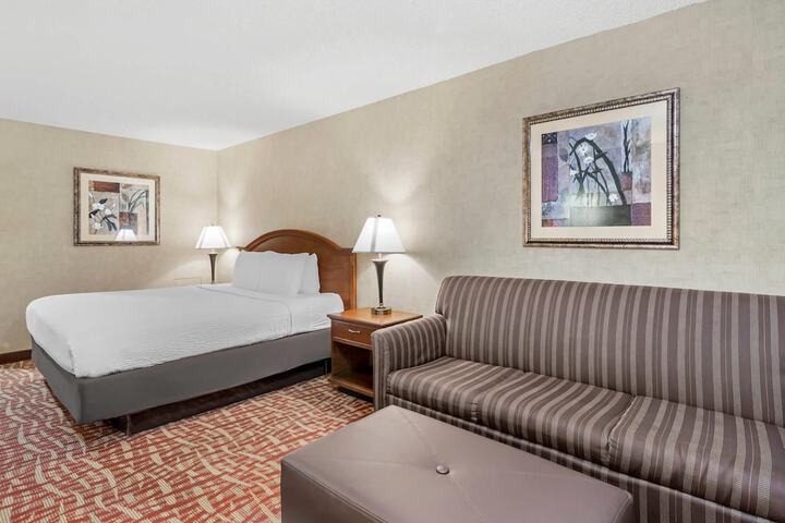 Room 3 of 60
