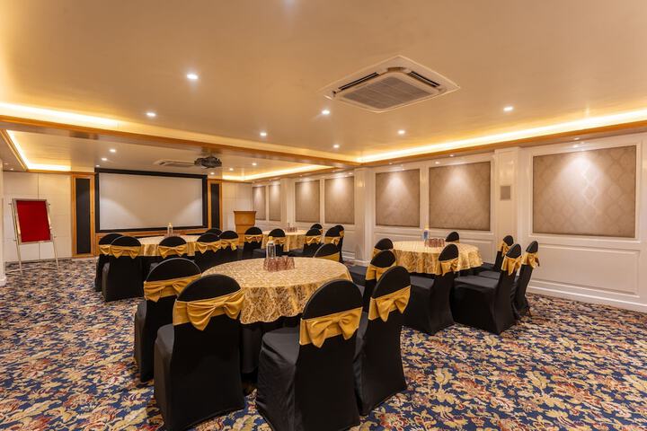 Ballroom/Hall 98 of 109