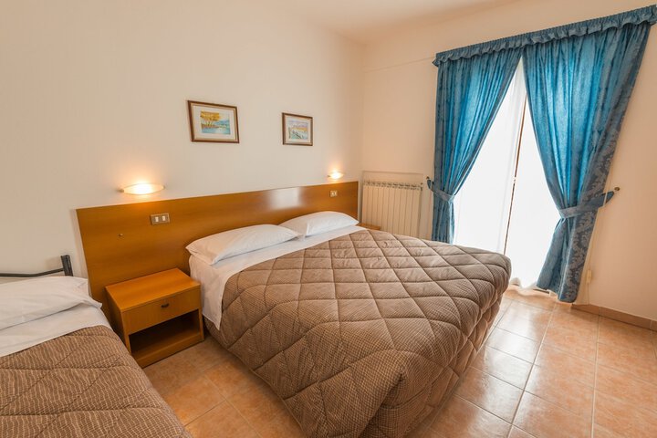 Room 13 of 34