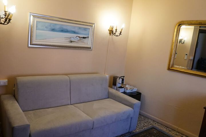 Room 12 of 50