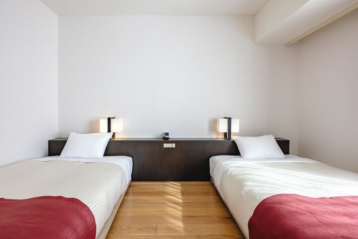 Room 47 of 100