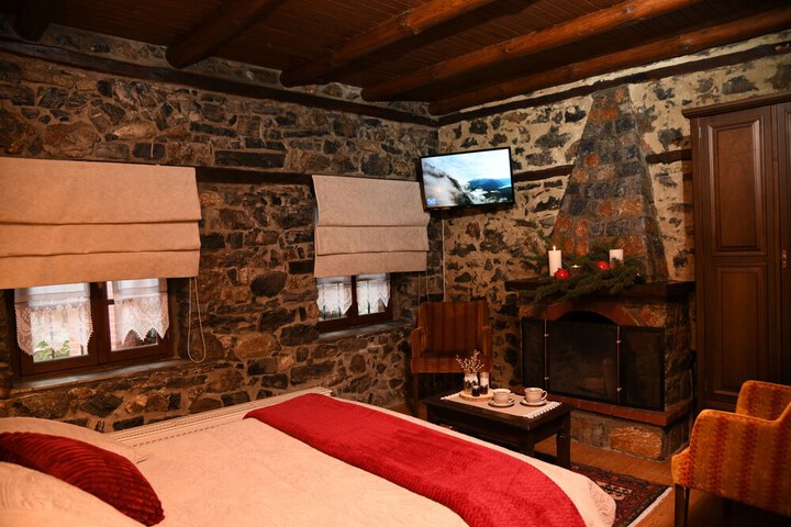 Room 6 of 19