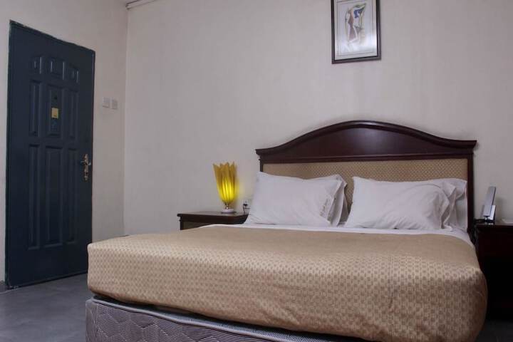 Room 6 of 17
