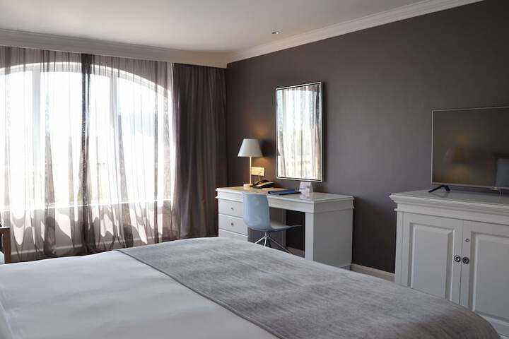 Room 5 of 236