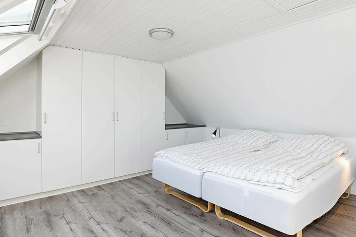 Room 4 of 24