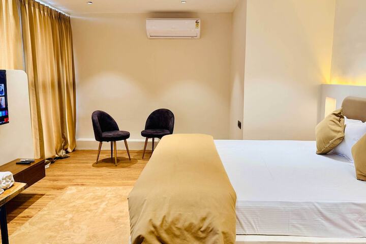 Room 16 of 104
