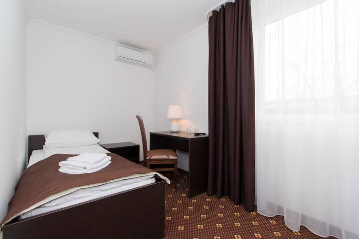 Room 8 of 31