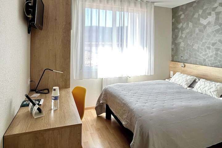Room 5 of 17