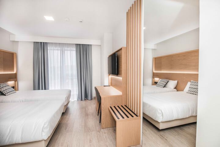 Room 8 of 30