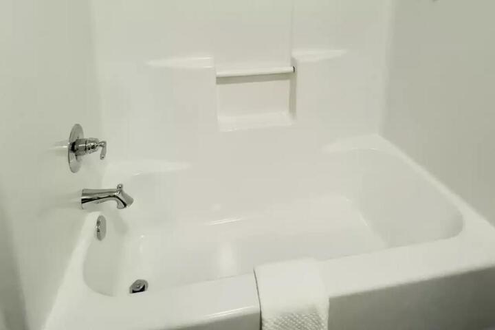 1 King Bed (8 of 8)