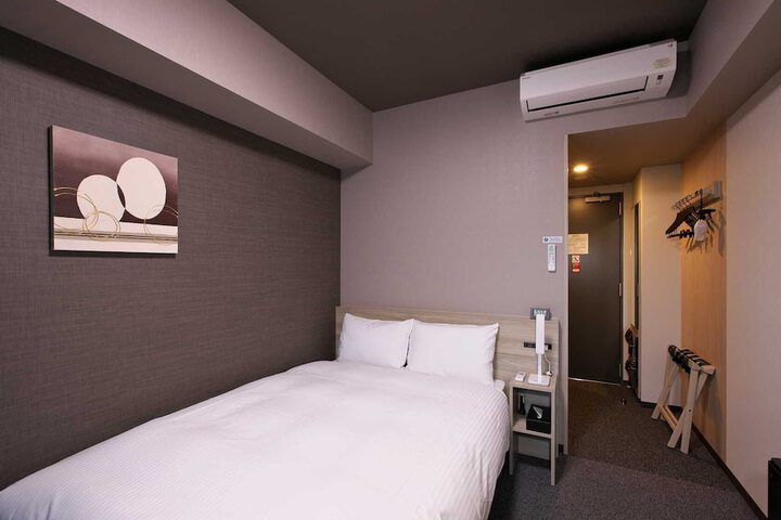 Room 6 of 24