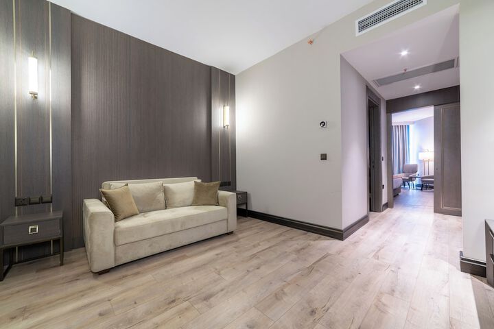 Room 8 of 38