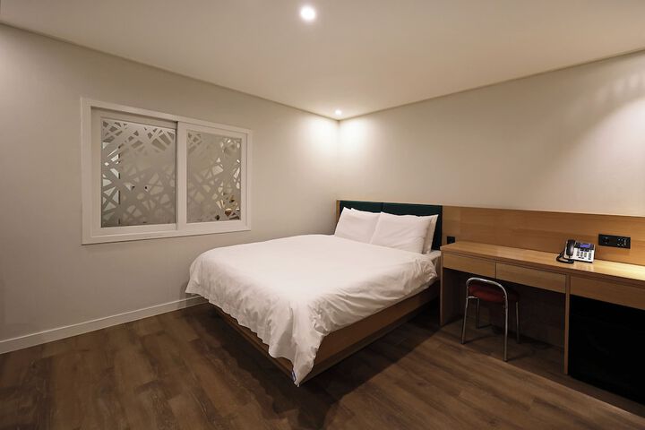 Room 9 of 44