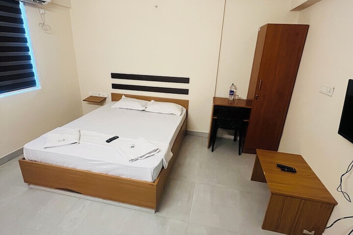 Room 8 of 17