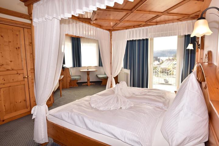 Room 10 of 61
