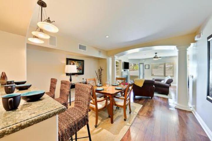 #225 Luxurious Windansea Beach Vacation Condo Apartment in San Diego, CA