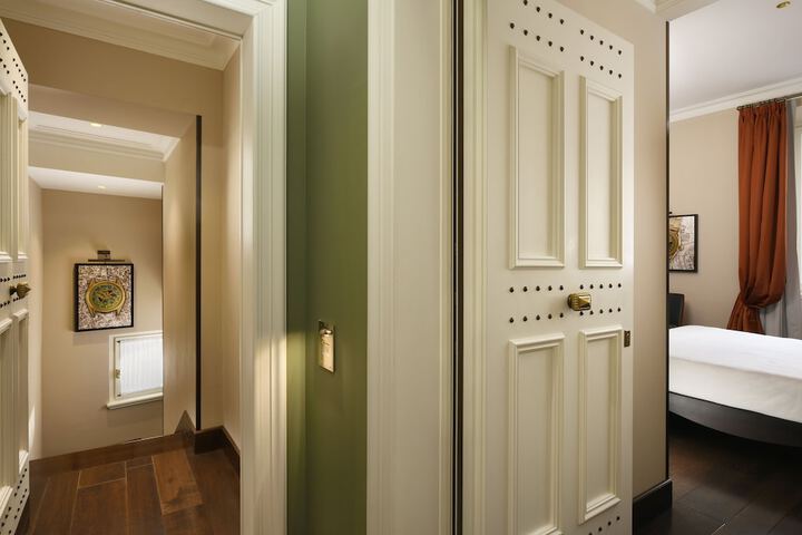 Room 11 of 74