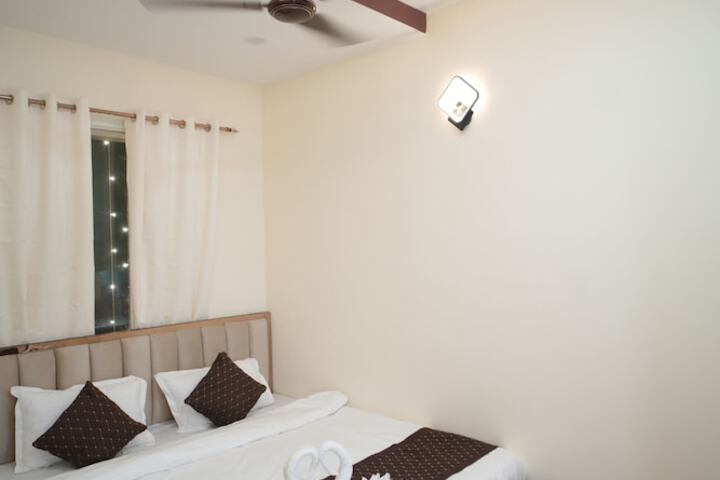Room 8 of 13