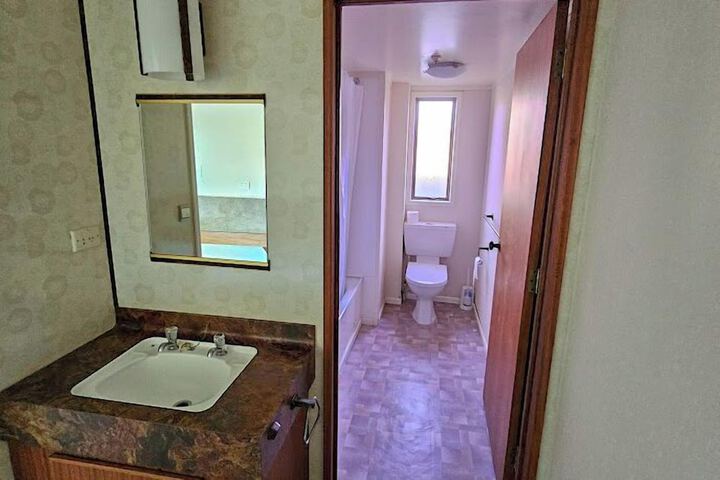 Room 11 of 24