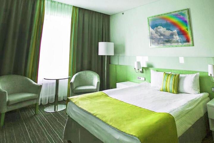 Room 9 of 10