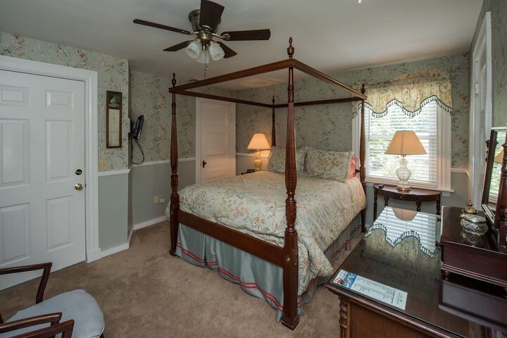 Room 7 of 40