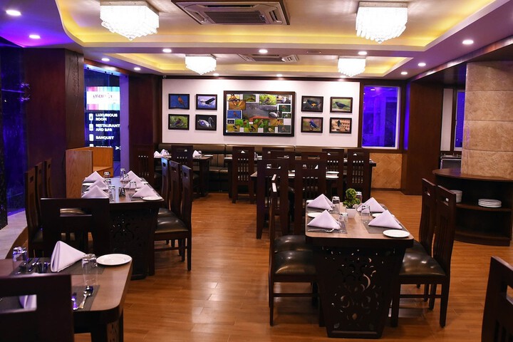 Dining 26 of 33