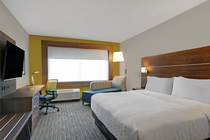 2 Queen Beds (10 of 11)