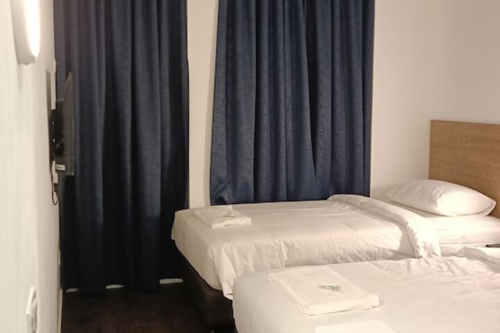 Room 5 of 25