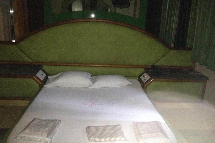 Room 17 of 34