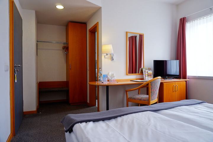 Room 8 of 29